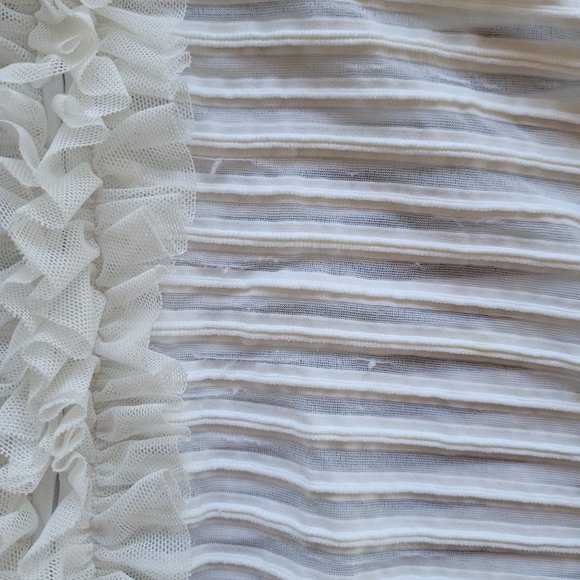 Ruffled Ribbed Sheer Zippered White Blouse - Picture 15 of 15